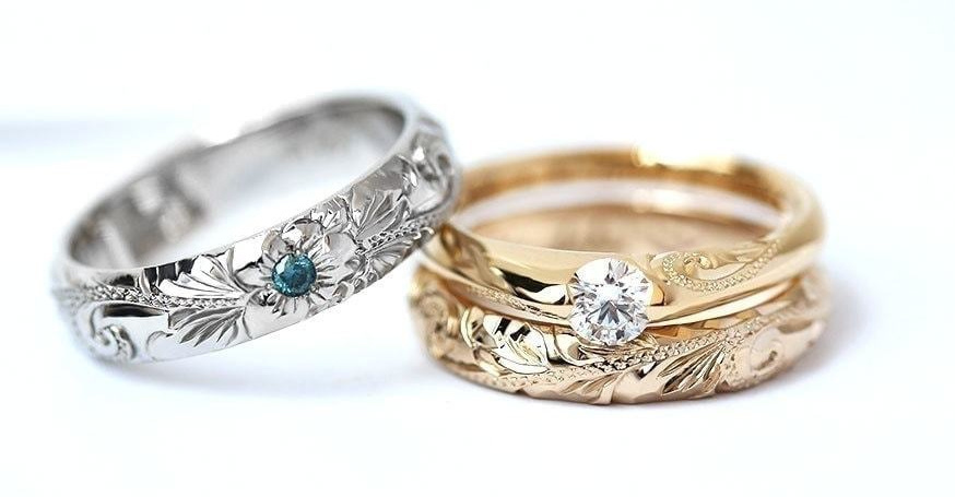 結婚指輪2本に重なる婚約指輪
