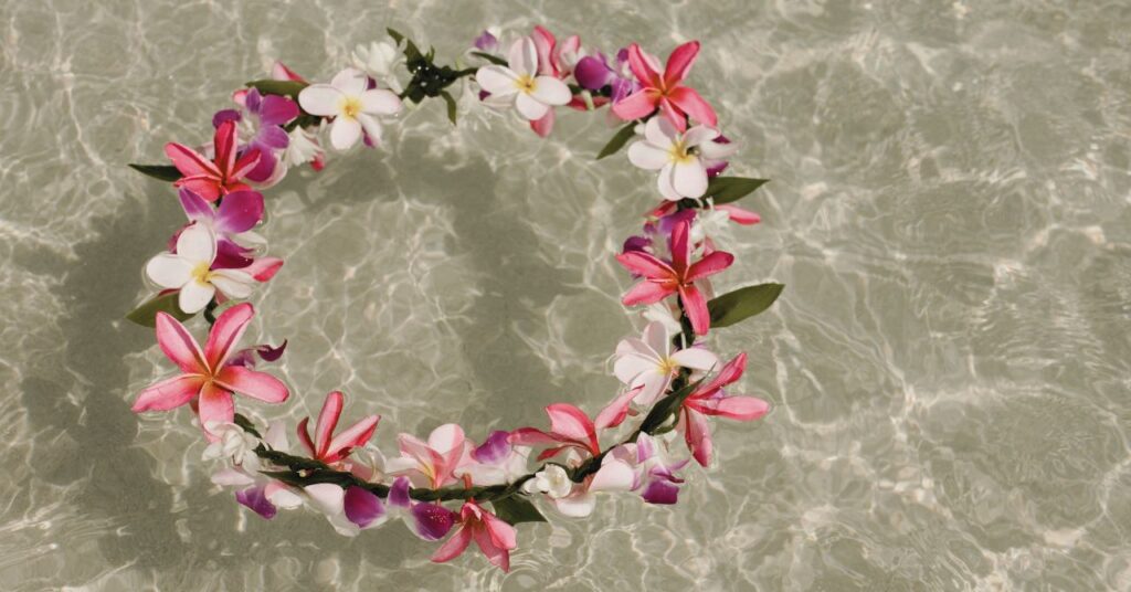 ハワイ語でレイという花輪
