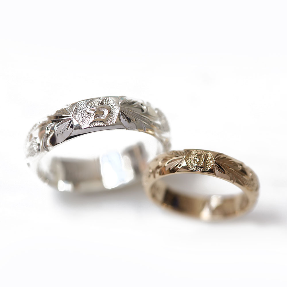 プラチナ、K18シャンパンゴールド結婚指輪　イニシャル彫り