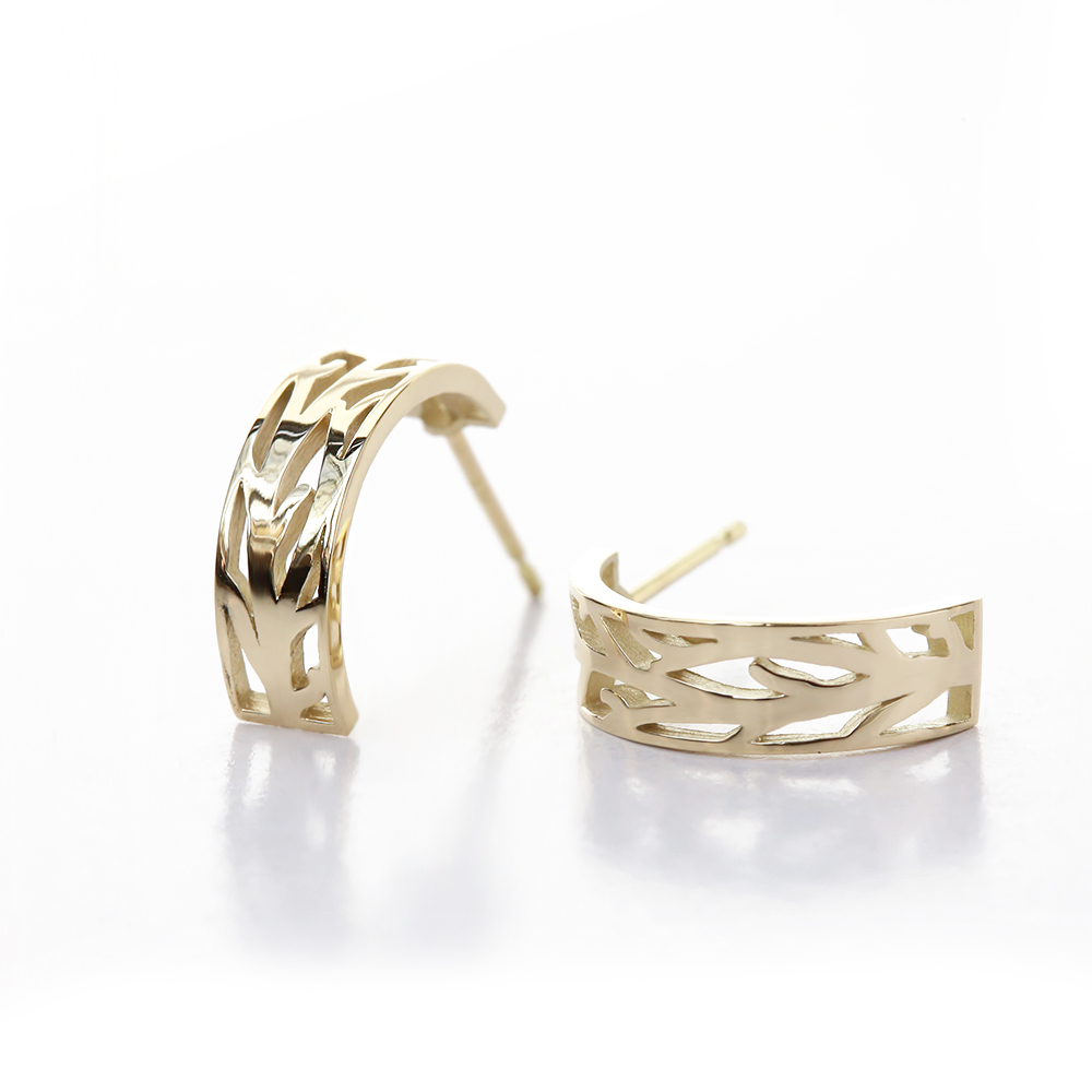 (10001048)アクアコーラルピアス表題