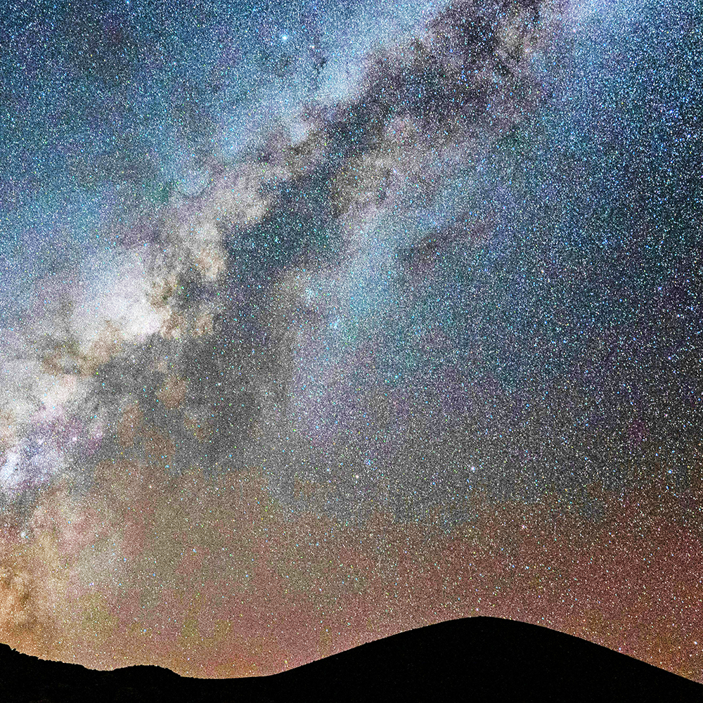 ハワイのマウナケア山頂の満点星空