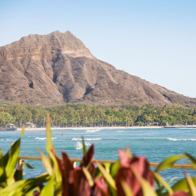 ハワイのダイヤモンドヘッドと海の景色