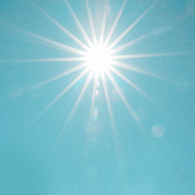 快晴に太陽の陽ざし