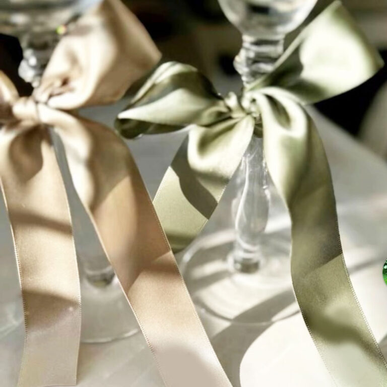 グリーンとゴールドの二つのリボン