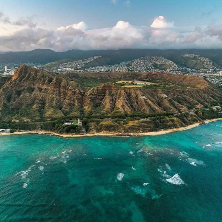 ハワイのダイヤモンドヘッドと海景色